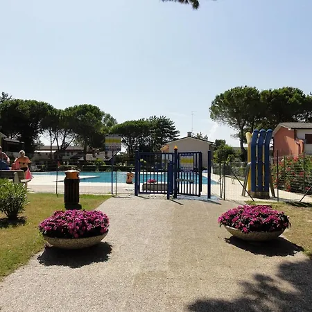 Villa House With Pools And Outdoor Space Bibione
