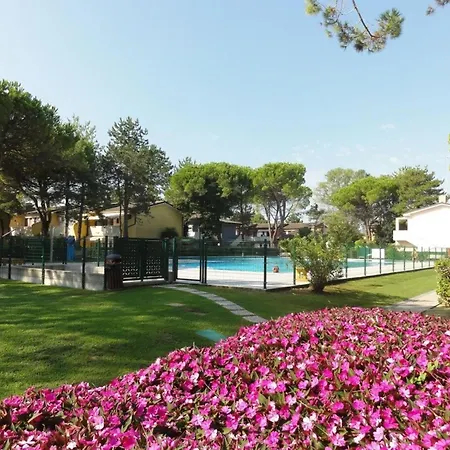 House With Pools And Outdoor Space Villa *