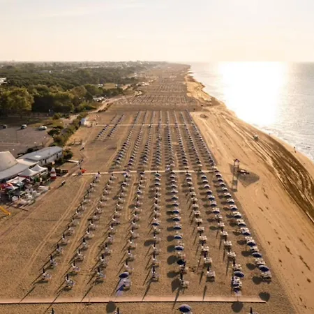House With Pools And Outdoor Space Bibione